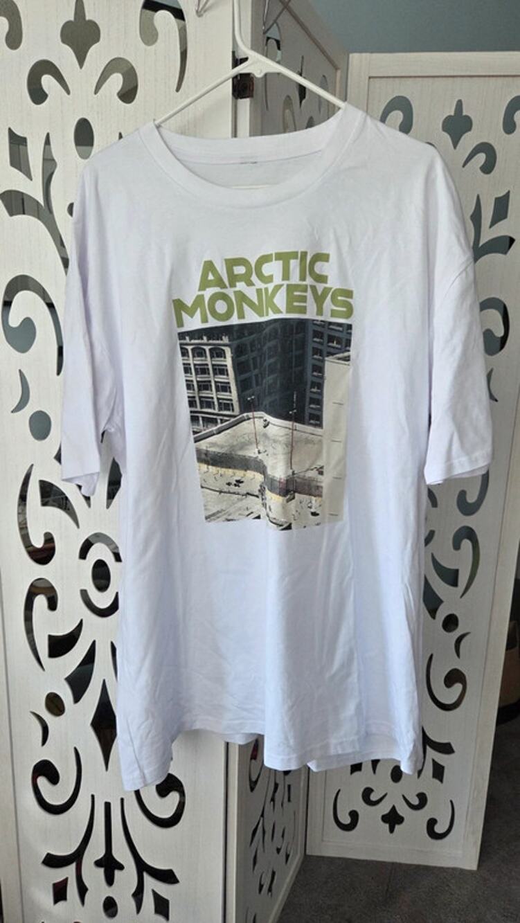 Arctic Monkeys Graphic T Shirt Men's XXL White Indie  Concert Rock Band Tww NWOT